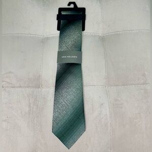 NEW Van Heusen Necktie